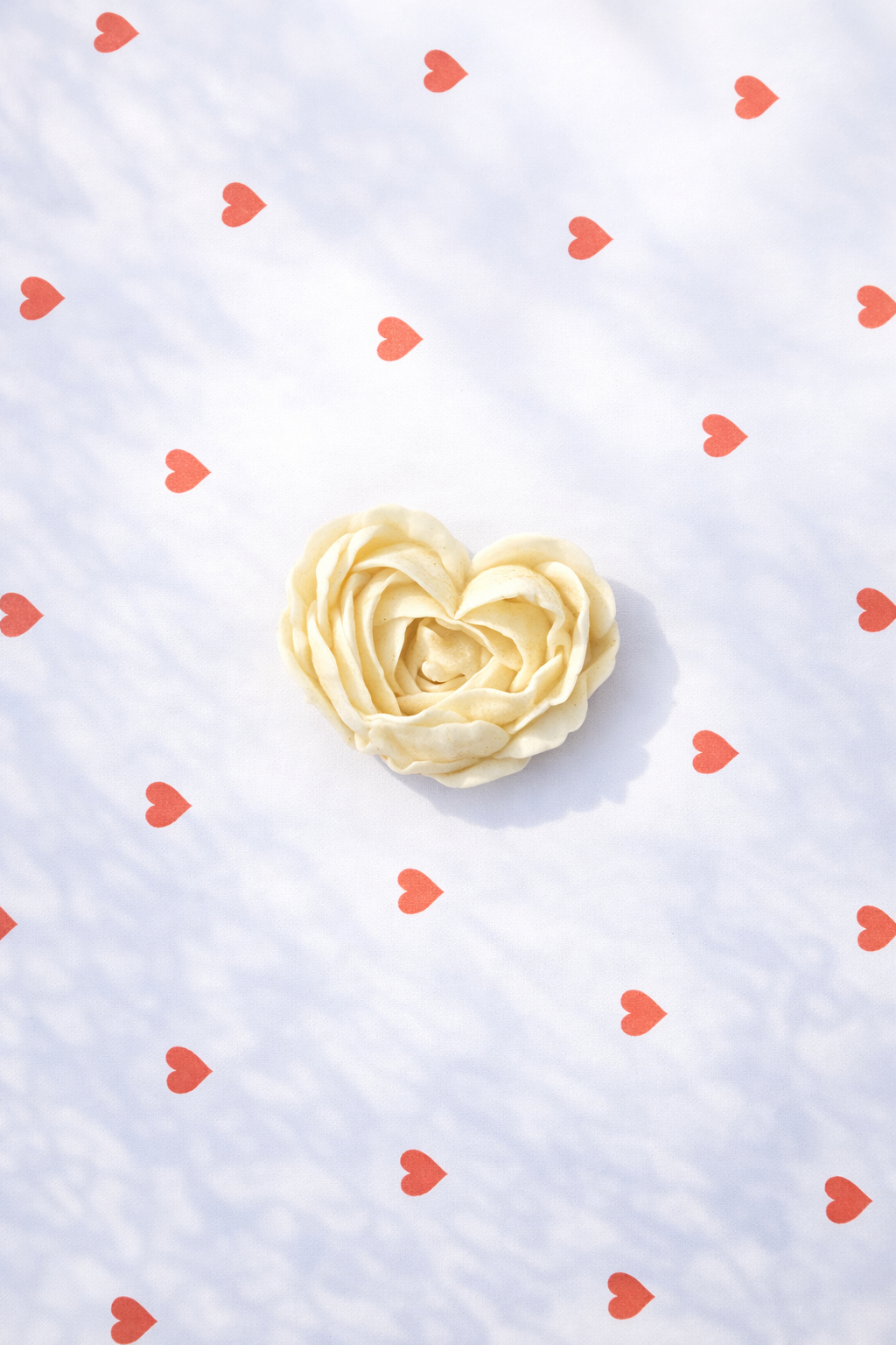Flower Heart Scented Candle Ivory